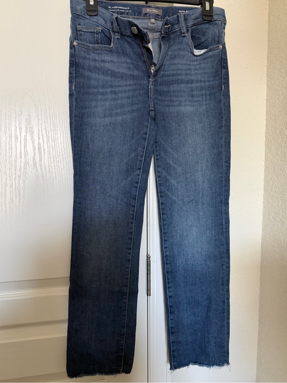 DL1961 Women’s Mara Straight Mid Rise Blue Jeans